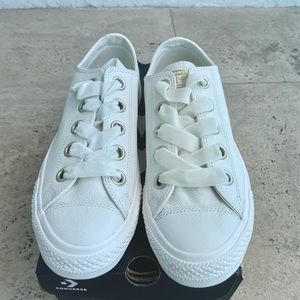 Brand new Vintage white converse